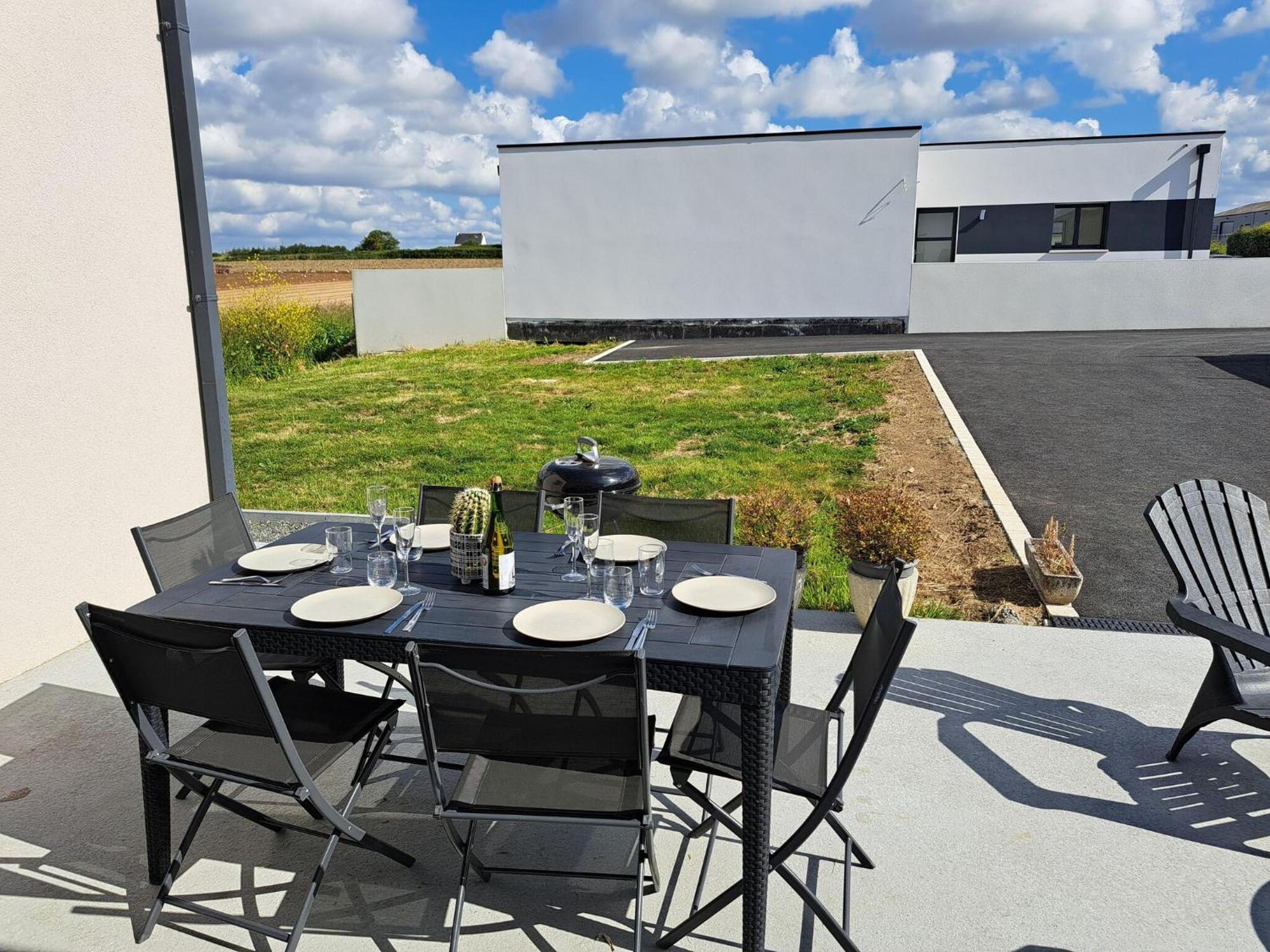 Single-storey holiday home in Cléder Buitenkant foto